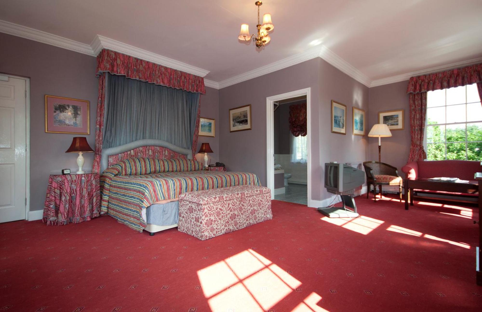 Corse Lawn House Hotel Room photo